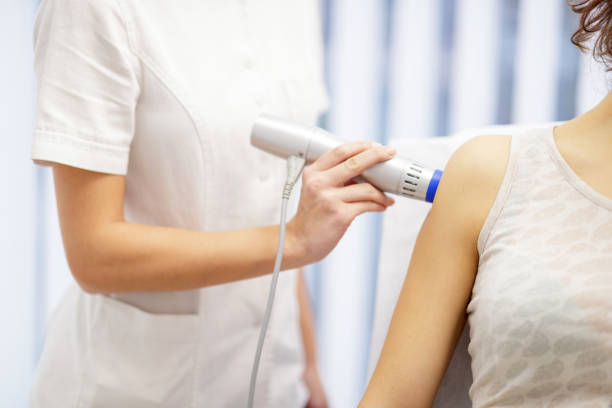 Holding instrument for shock wave therapy and treating patient's shoulder